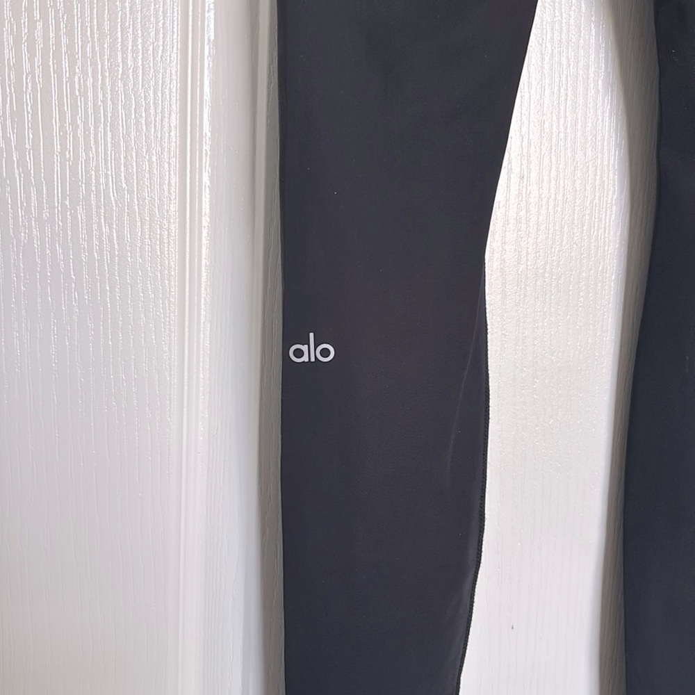 Alo Ripped Leggings - Picture 5 of 6